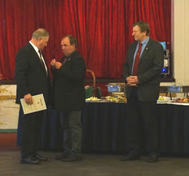 Goldene Ehrennadel f. D. Bahnemann